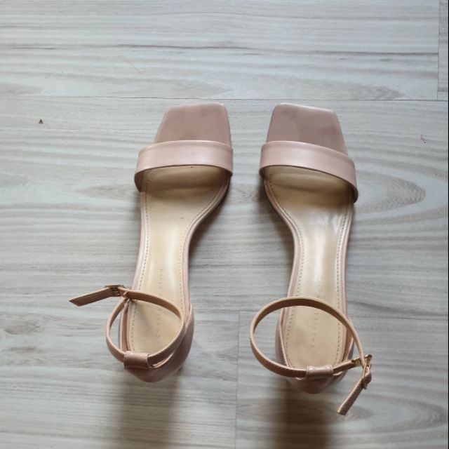 รองเท้าส้นสูง Charles & Keith แท้ 100%