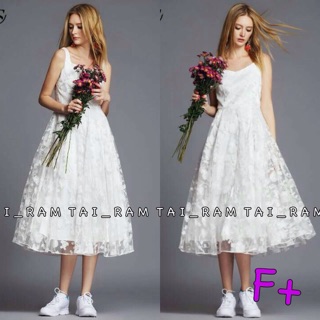 ราคา 280 บาท  เดรสแฟชั่นกระโปรงยาว ตัดเย็บและตกแต่งด้วยผ้าลูกไม้ลายใกล้เคียง เด่น ดูดี แบบพอดีๆ เอวย