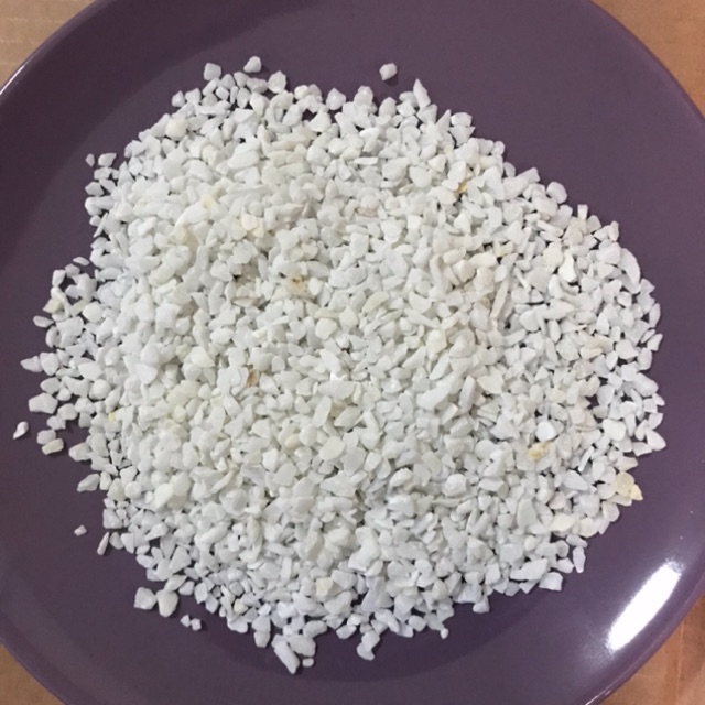 หินโรยหน้าดิน สีขาว ตกแต่งกระถางหนัก1กิโล
