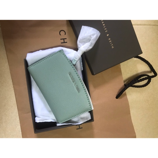 กระเป๋าสตางค์ chales&keith สีฟ้า ไม่เคยใช้