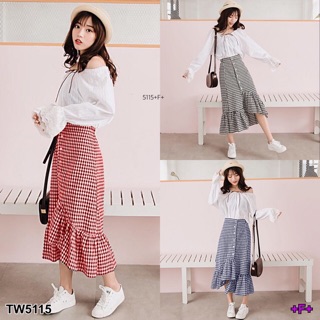 TwinsShopVip💗พร้อมส่ง TW5115 Set 2 ชิ้น เสื้อปาดไหล่ +กระโปรงทรงสอบลายสก็อต