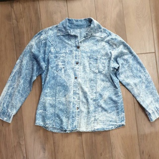 เสื้อเชิ้ตคอปกแขนยาวผ้านิ่มลายยีนส์กราฟฟิกมีกระเป๋าหน้า