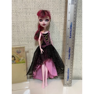 Monster High Draculaura  ตำหนิสีเฟด ผมเหนียวขึ้น ชุดแท้ ของแท้ สภาพ90%