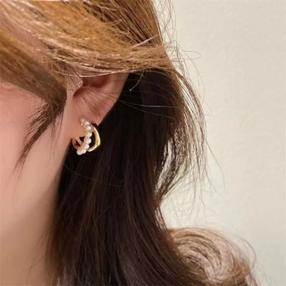 / ต่างหูมุกสีทอง • Gold Pearl Earrings