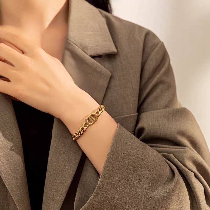 สร้อยข้อมือเหล็กไทเทเนียม 18k ระดับไฮเอนด์ สไตล์เกาหลี ยุโรป อเมริกัน เรียบง่าย ของขวัญวันเกิด วันวาเลนไทน์ สําหรับผู้หญิง