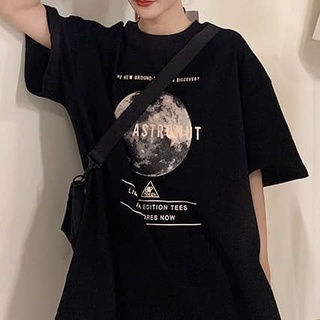 เสื้อยืด- 🌚🌙เสื้อยืดลายพระจันทร์(The astronaut The moon)