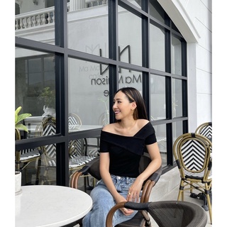 BUN ONE-SHOULDER TOP in black