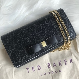 แท้ 💯% TED BAKER London WOC มีสายโซ่สะพายข้างถอดได้ สวยงาม ของใหม่ ของแท้ มาพร้อมถุงผ้าค่ะ 💓