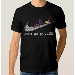 เสื้อยืดพิมพ์ลาย Spiderman JUST DO IT LATER เสื้อยืดผช เท่ๆ คอลูกเรือ