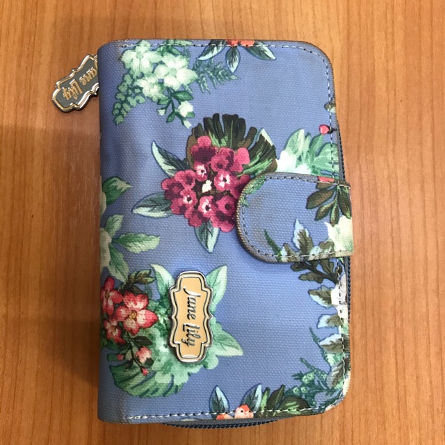 กระเป๋าสตางค์ Jane Lily สีม่วงลายดอกไม้ มือ 2