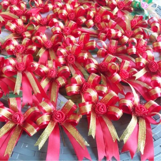 โบว์ติดของชำร่วยเก๋ๆ มีดอกไม้ตรงกลาง