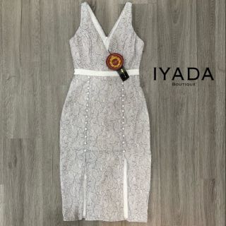 งานป้าย IYADA ราคา Sale มี Size S/M เดรสสั้นสีเทาคอวีผ่าหน้า หรูหรามากคร้าาา