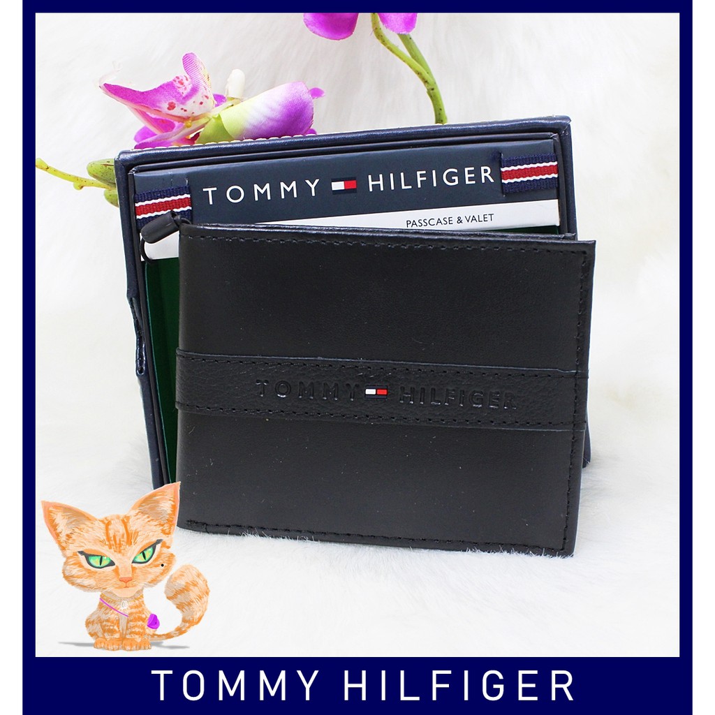 Tommy Hilfiger กระเป๋าสตางค์หนังผู้ชาย Passcase สีดํา