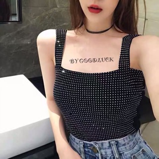 เสื้อสายเดี่ยวแต่งดีเทลระยิบระยับสะดุดตา