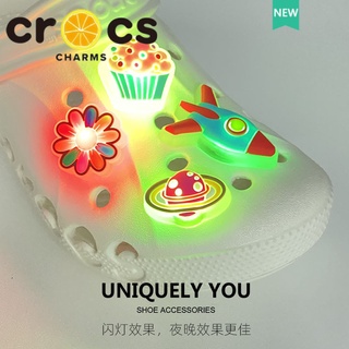 Crocs jibbitz จี้ไฟกระพริบ LED รูปการ์ตูน 3D อุปกรณ์เสริม สําหรับตกแต่งรองเท้า