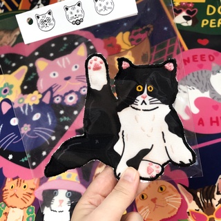 halo white/black cat brooch