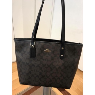 Coach  Tote มีซิปบน  ขนาด 16 นิ้ว
