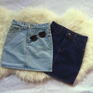 ☆ กระโปรงทรงเอ
Price : 300
Size ▼
S   เอว 24-25  สะโพก  32-33           
M  เอว 26-27  สะโพก  34-35