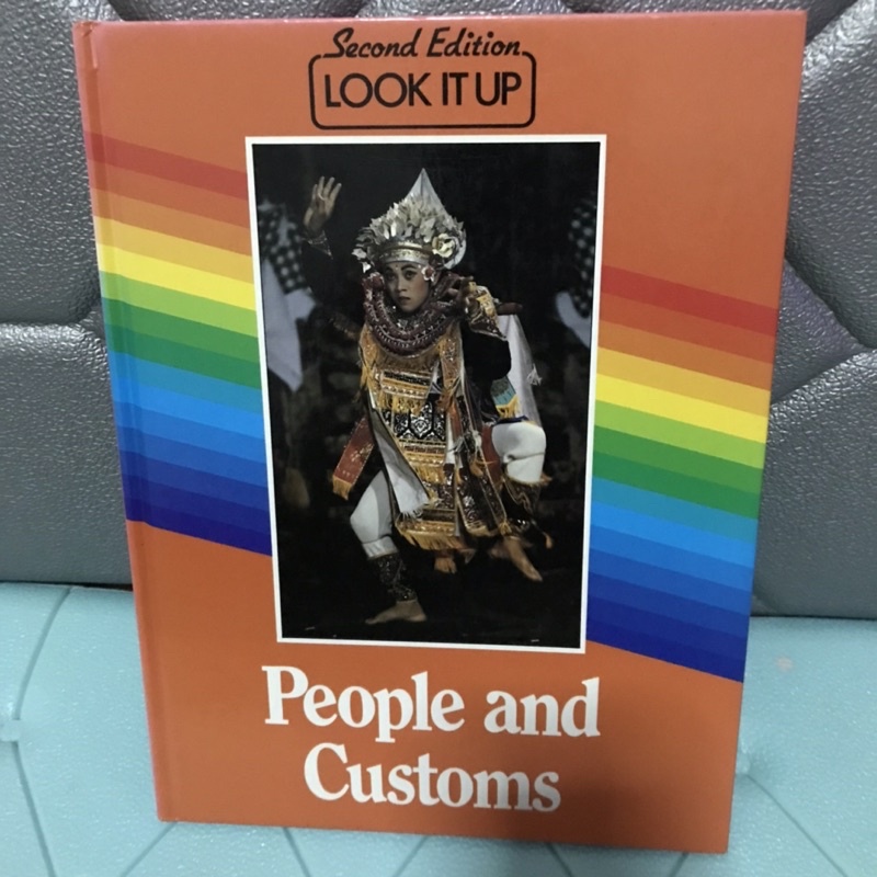 People and Customs ปกแข็งมือสอง-AE2/4