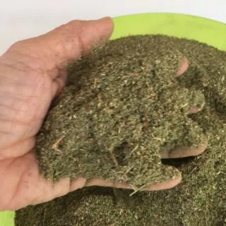 อัลฟาฟ่าป่น 1,000 กรัม ละเอียด เขียว หอมๆ สดใหม่ Alfalfa Grounds 1,000 g by pet premium