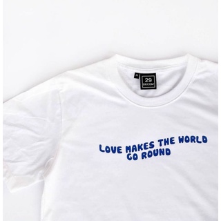 เสื้อยืดสกรีนลาย love makes the world go around