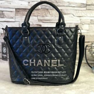 Chanel TOTE BEAUTY แท้💯จากเคาร์เตอร์เครื่องสำอางค์
วัสดุหนังแกะสัมผัสนิ่มมือ