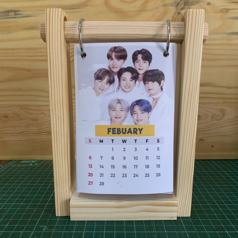 AESTHETIC DESK CALENDAR BTS 2024 โมเดลแขวน