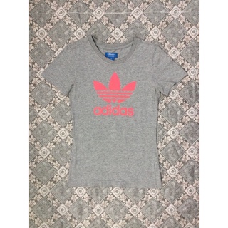 Adidas เสื้อยืดสีเทา