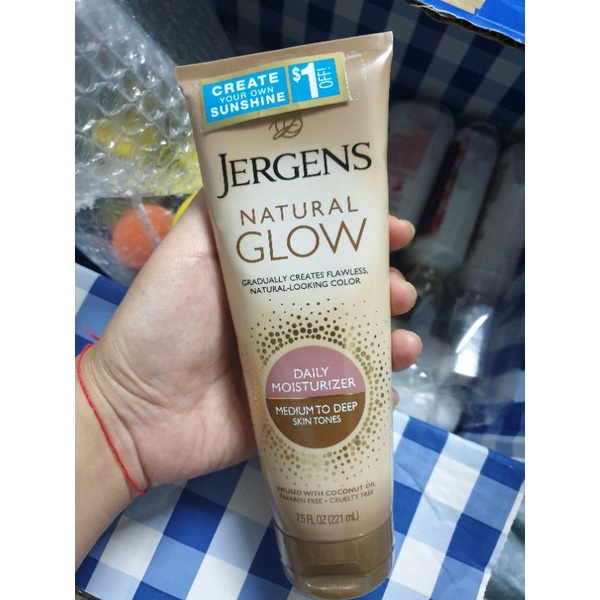 Jergens Natural Glow Daily Moisturizer  ครีมเปลี่ยนสีผิวให้เป็นสีแทนสวย สีผิวเปลี่ยนไว หลังจากใช้เพียง 1 สัปดาห์