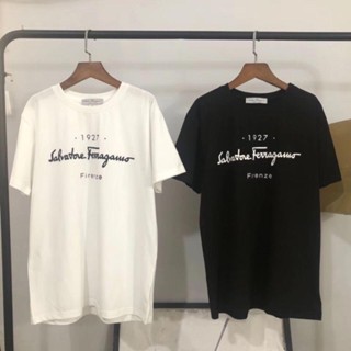 เสื้อยืดแขนสั้น คอกลม พิมพ์ลายตัวอักษร Salvatore Ferragamo สไตล์คลาสสิก สําหรับผู้หญิง 1927