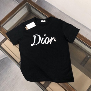 Dior ใหม่ เสื้อยืดแขนสั้น ทรงหลวม พิมพ์ลายตัวอักษร 47 ตัว ขนาดใหญ่ แฟชั่นฤดูร้อน สําหรับผู้ชาย และผู้หญิง 2023