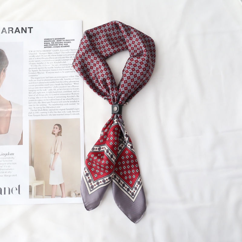 สวมชุดผู้ชายสไตล์แฟชั่นป้องกันคอผ้าพันคอผ้าไหมขนาดเล็กผ้าพันคอสี่เหลี่ยมขนาดเล็กผู้ชายร้อยผ้าพันคอผ้าพันคอผ้าพันคอหัวเข็มขัดหนัง