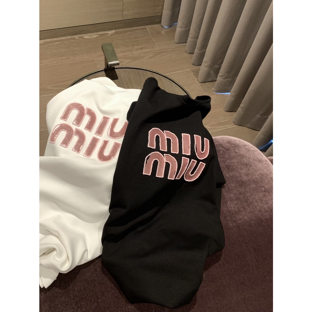เสื้อแขนสั้น ผ้าฝ้ายแท้ ปักลายตัวอักษร ทรงหลวม สีชมพู เข้ากับทุกการแต่งกาย 2024