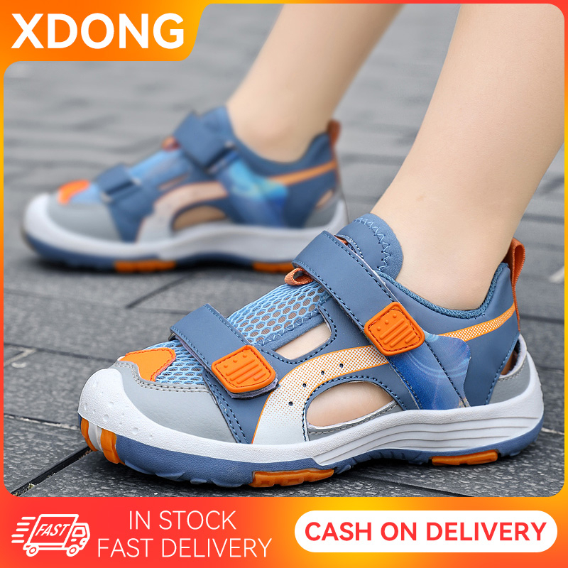 พร้อมสต็อก XDONG รองเท้าเด็กผู้ชาย ตีนตุ๊กแก กลวง ตาข่าย ยางแต่เพียงผู้เดียว รองเท้าแตะแฟชั่นเด็ก ป้องกันการชนกัน กันลื่น