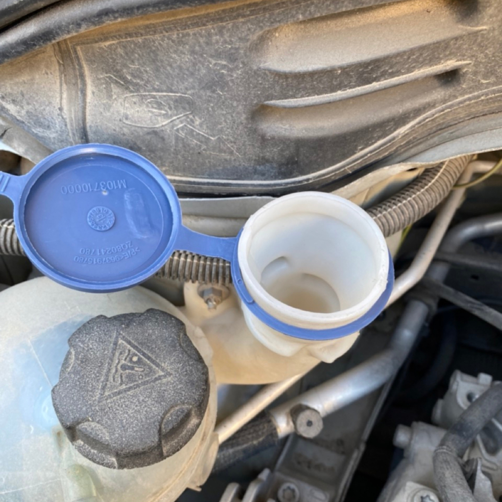 643230 ฝาครอบที่ปัดน้ําฝนกระจกหน้ารถยนต์ สําหรับ Peugeot 106 206 207 Citroen C2