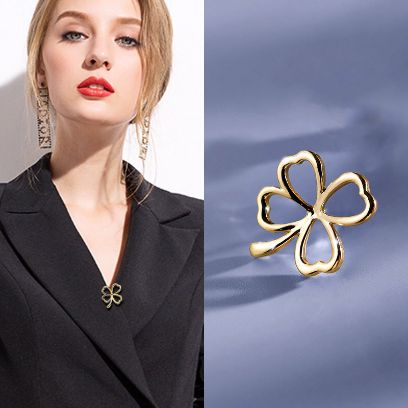 ขายร้อน Four-Clover เข็มกลัดขนาดเล็ก Temperament Hollow Four-Clover Pin เข็มกลัดขนาดเล็ก อุปกรณ์เสริมยอดนิยม