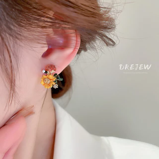 DREJEW ต่างหูสตั๊ด เข็มเงิน ประดับพลอยเทียม รูปดอกไม้ สีส้ม หวานแหวว