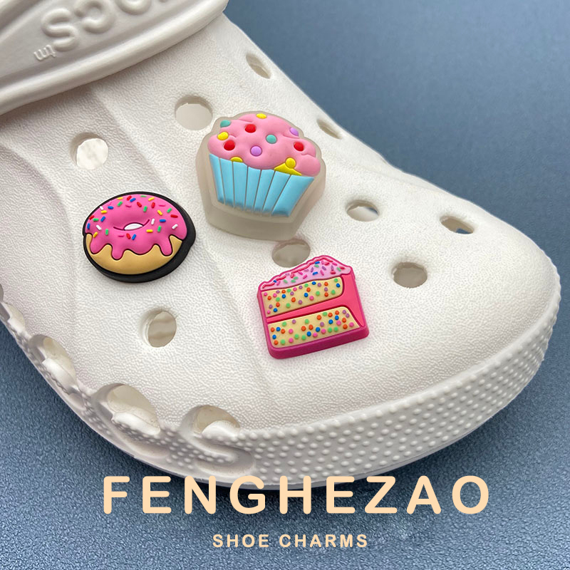 Crocs jibbitz charm crocs หัวเข็มขัดรองเท้า jibbitz ตัวติดรองเท้า crocs ลายการ์ตูน สําหรับผู้หญิงและผู้ชาย DIY รองเท้าคอร์ก ของแต่ง crocs