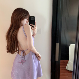 ชุดเดรสสายเดียว กระโปรงสั้น เดรสเปิดหลัง กระโปรงสั้นที่ดูสง่างาม