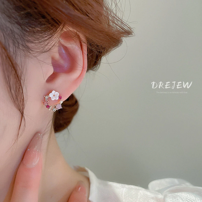 DREJEW ต่างหูเข็มเงิน รูปดอกไม้ ประดับมุกและเพชร thumbnail 9