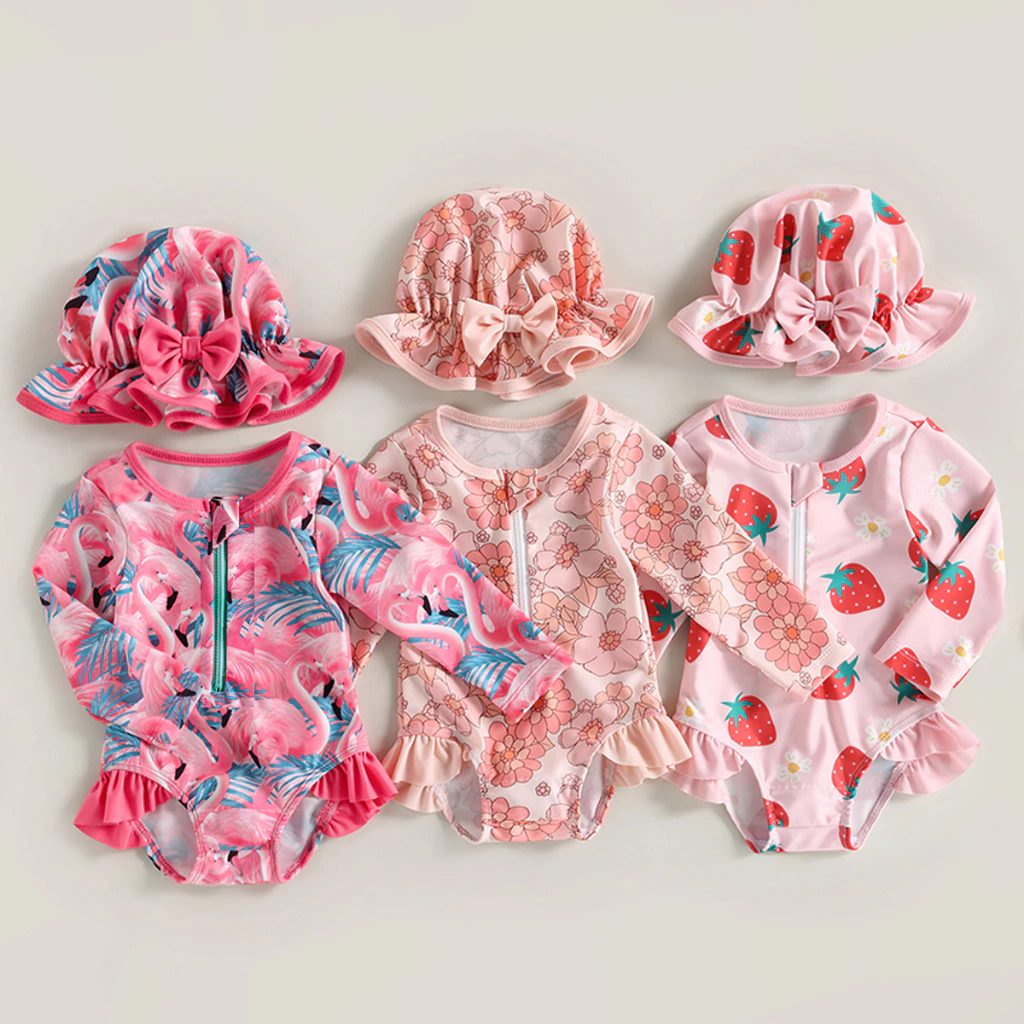 【ส่งจากไทย】 6m-3y ชุดว่ายน้ํา แขนยาว พิมพ์ลายสตรอเบอร์รี่ + หมวกกันแดด สําหรับเด็กผู้หญิง