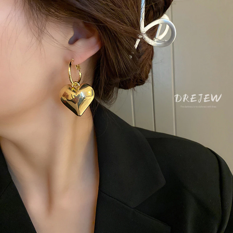 DREJEW ต่างหูโลหะ เข็มเงิน รูปตัวอักษร หัวใจ ออกแบบเรียบง่าย แฟชั่นสไตล์เกาหลี สําหรับผู้หญิง