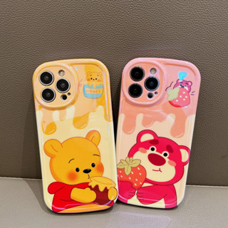 บลูเรย์ วงรี น่ารัก Lotso หมีสตอเบอรี่ Pooh Bear วินนี่เดอะพูห์ เคสไอโฟน 14 Pro Max iPhone 13 Pro Max 12 Pro Max 11 Pro Max  Case ใหม่ สไตล์ผู้หญิง นุ่ม IMD เคส