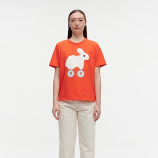 เสื้อยืดแขนสั้น พิมพ์ลายกระต่าย Marimekko Erna Relaxed Rulla สีส้ม สีแดง และสีขาว แฟชั่นฤดูร้อน สําหรับผู้หญิง