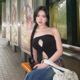 ใหม่ เสื้อสายเดี่ยวเซ็กซี่ เข้ารูป ผ้ายืด สีดํา แบบเรียบง่าย สไตล์คลาสสิก สําหรับผู้หญิง Y2K