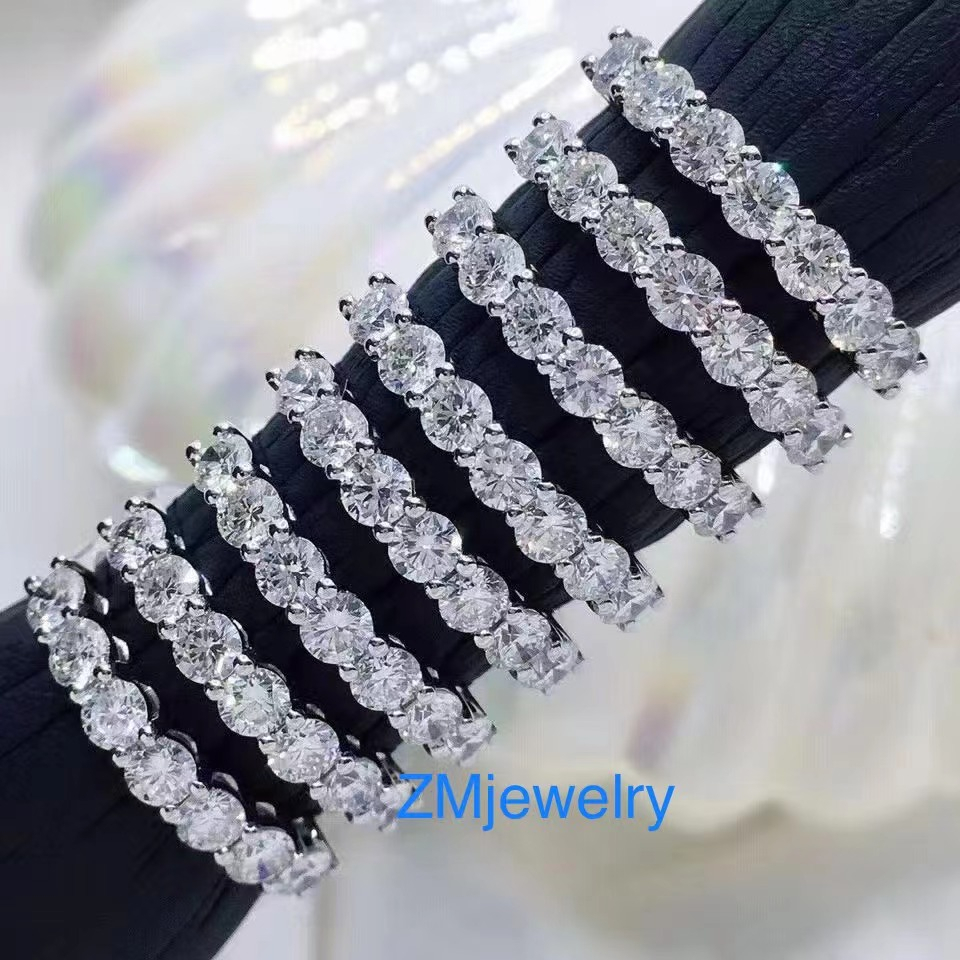 Moissanite Band แหวนกล่อง 0.7ct อินเทรนด์รอบตัดแหวนแต่งงานสีขาว D สี S925 เงินสเตอร์ลิงพร้อมการรับรอ