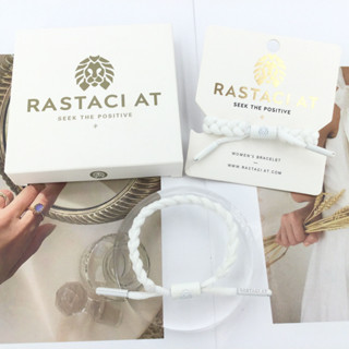 RASTAClAT สร้อยข้อมือถักเส้นด้ายลูกปัดสีขาวบริสุทธิ์สร้อยข้อมือถักเส้นด้ายมันวาว - พร้อมกล่องพรีเมี่ยมสลักโลโก้คลาสสิก