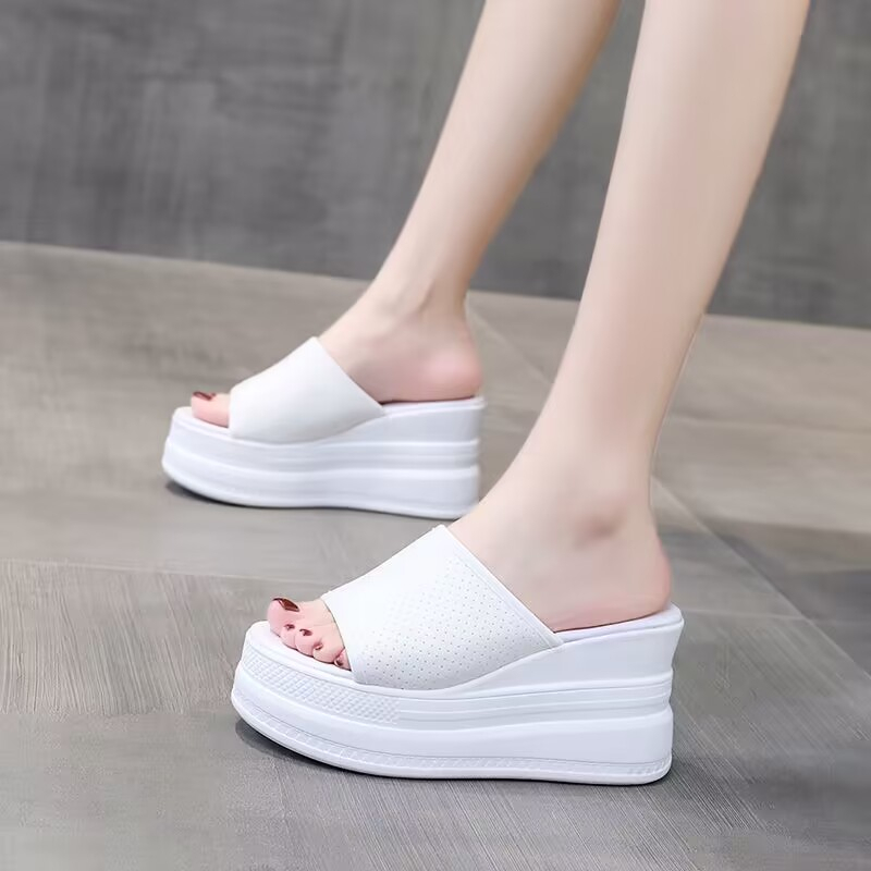 รองเท้าแตะผู้หญิงด้านล่างนุ่มแฟชั่นรองเท้าแตะลาดสีบริสุทธิ์ 6 ซม. Flip Flop