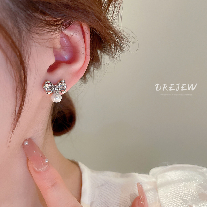 DREJEW ต่างหูสตั๊ด เข็มเงิน ประดับเพชร โบว์ มุก ดีไซน์หวาน เรียบง่าย ไฮเอนด์ - รูปที่ 2