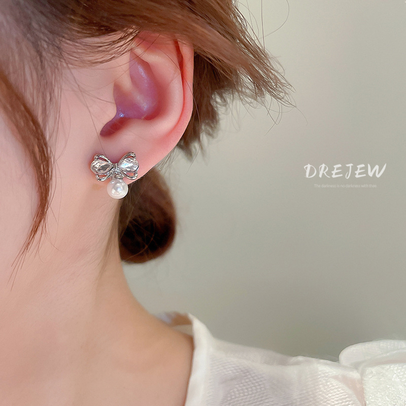 DREJEW ต่างหูสตั๊ด เข็มเงิน ประดับเพชร โบว์ มุก ดีไซน์หวาน เรียบง่าย ไฮเอนด์ - รูปที่ 3